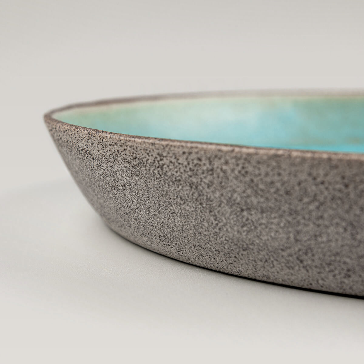 Diagonal view highlighting elevated edge and coupe shape for luxury plate design.