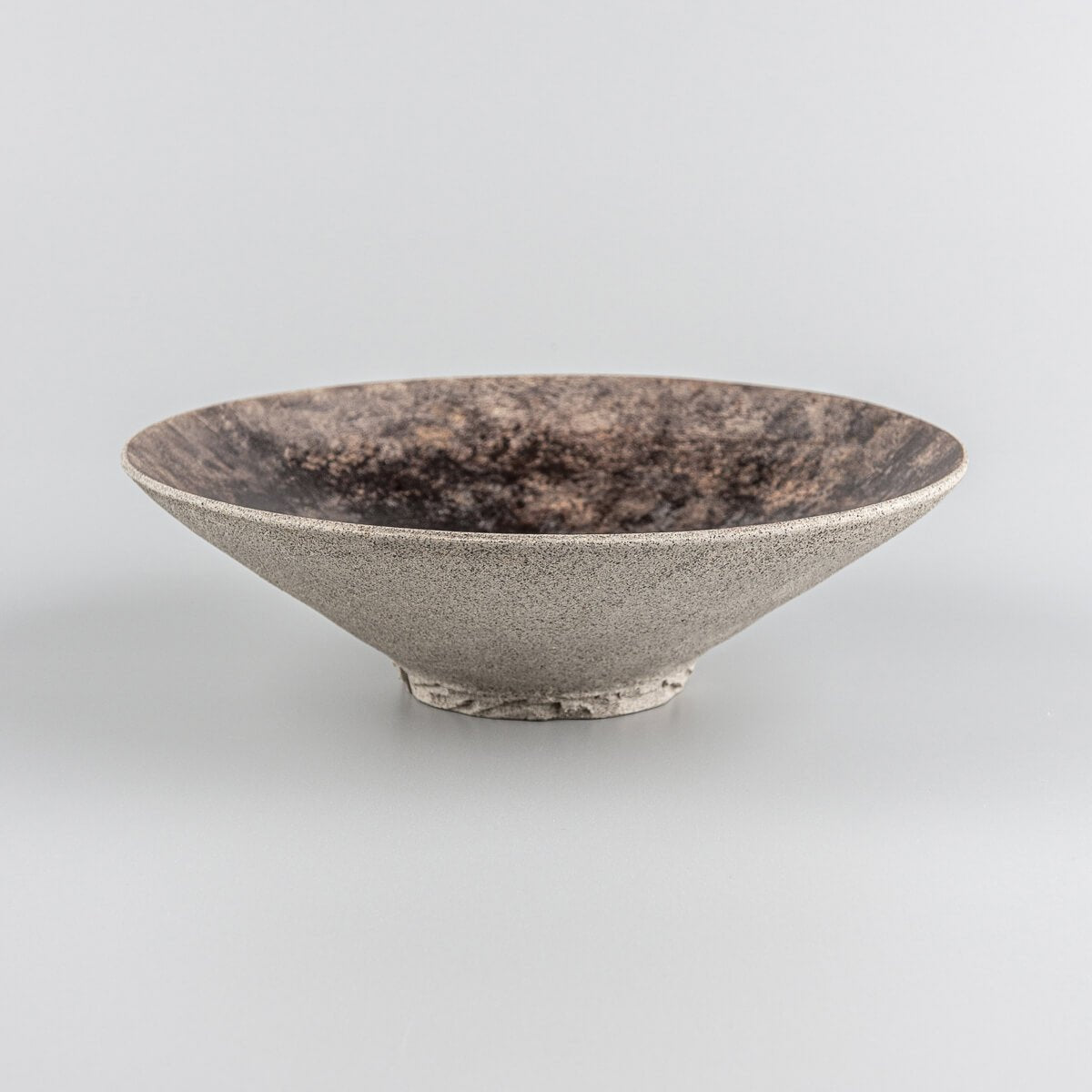 Premium ceramic plate for homes, boutique hotels, and gourmet culinary presentation.