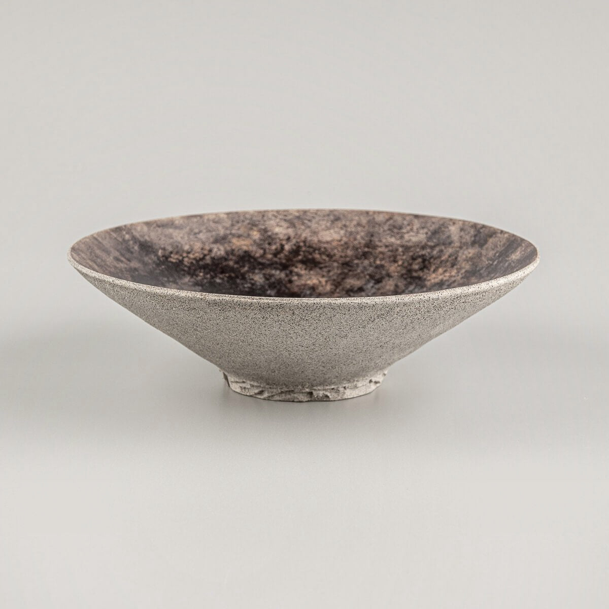 Premium ceramic plate for homes, boutique hotels, and gourmet culinary presentation.