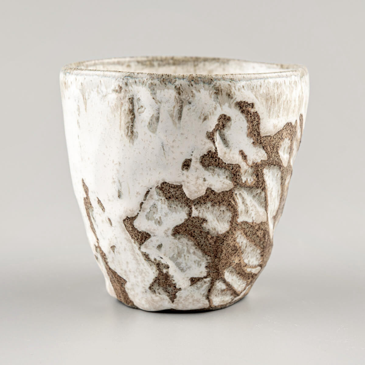 Handcrafted ceramic mug with luxury glaze, ideal as a housewarming gift, wedding gift, or collectible tableware.