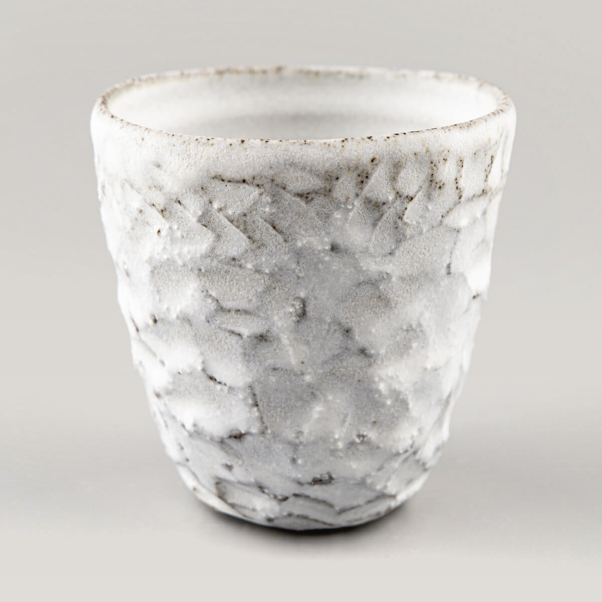 Modern rustic white stoneware mug with matte glaze finish, suited for everyday rituals and boutique hotel interiors.