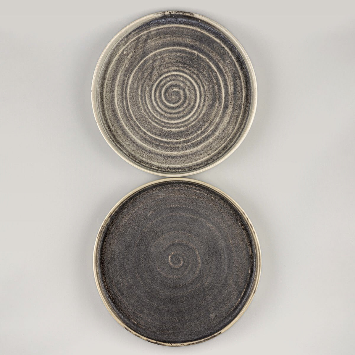 Elegant stoneware plates with artisanal spiral design, ideal for premium restaurants and home collections.
