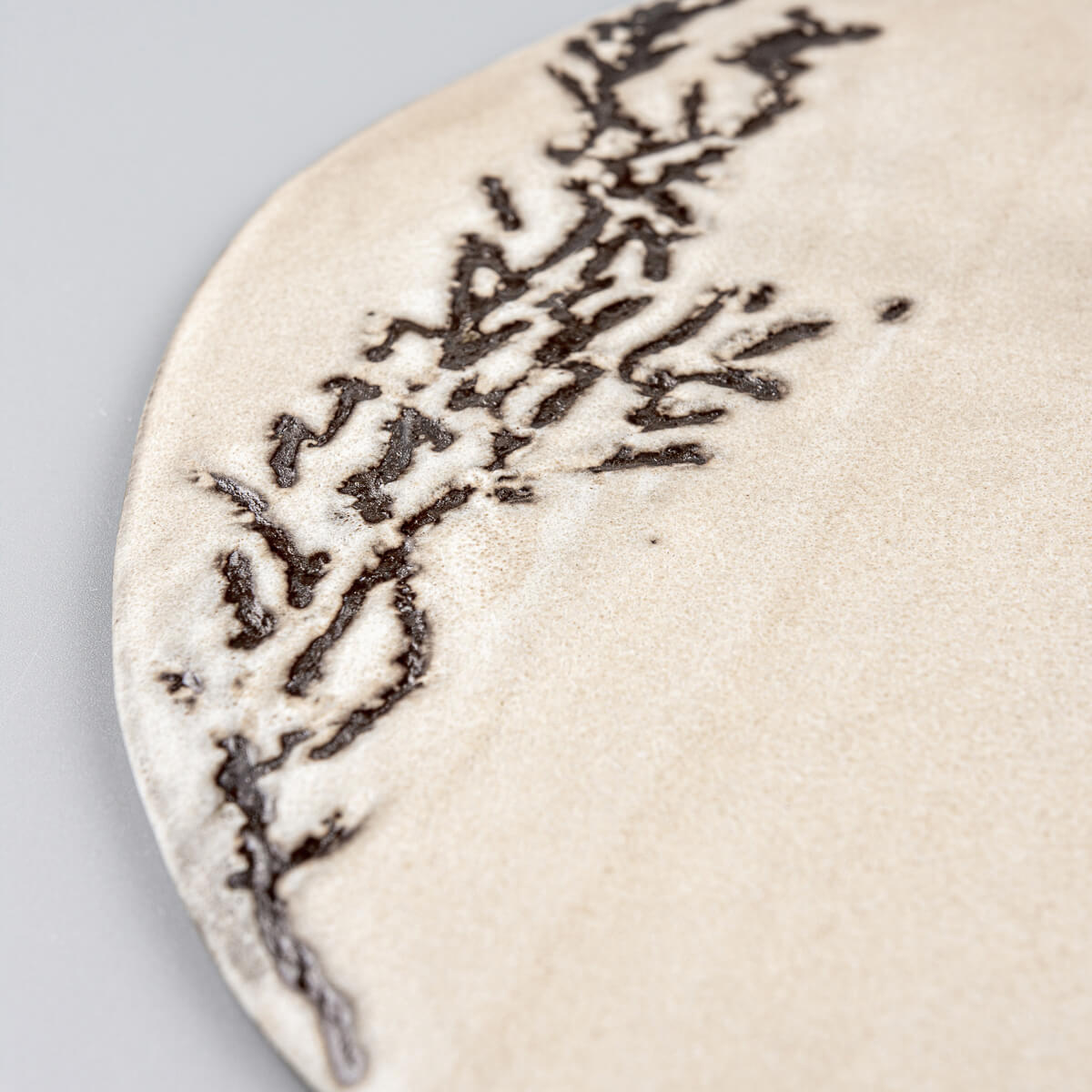 Detail of textured pattern on white ceramic surface highlighting artisanal design.