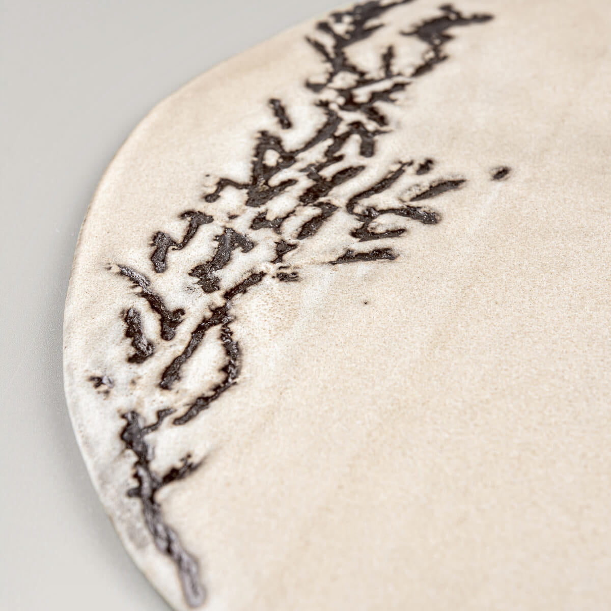 Detail of textured pattern on white ceramic surface highlighting artisanal design.