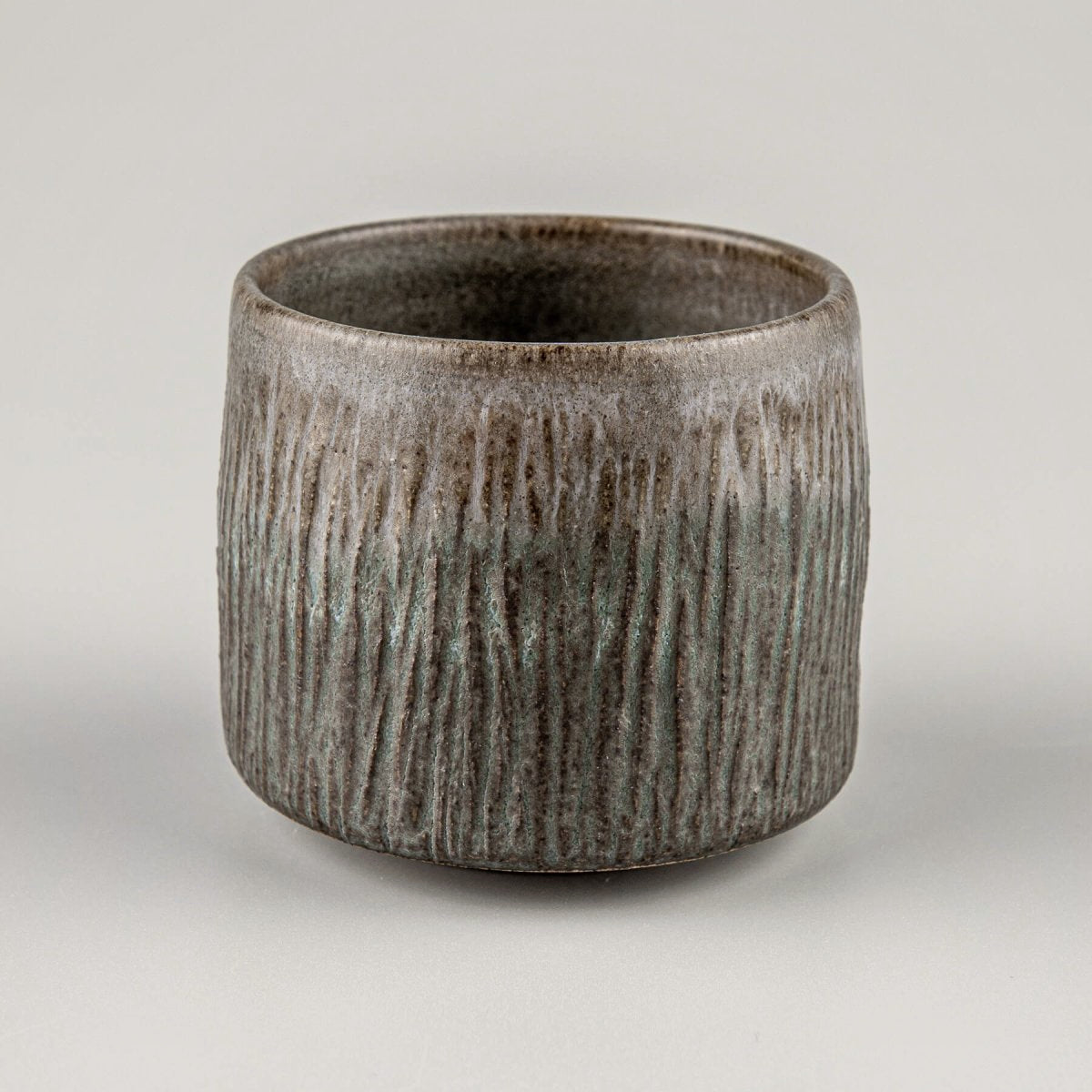Elegant ceramic coffee cups made from dark stoneware clay, ideal for boutique hotels and home kitchenware.