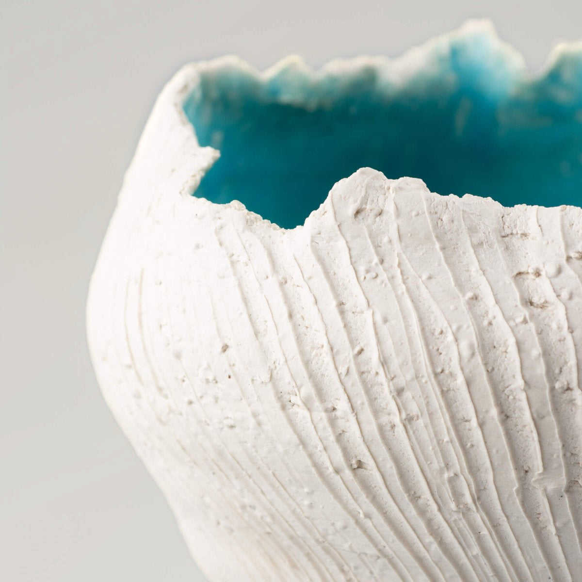 Luxury stoneware vase featuring a handcrafted white texture and a glossy turquoise interior, perfect for wedding gift ideas.
