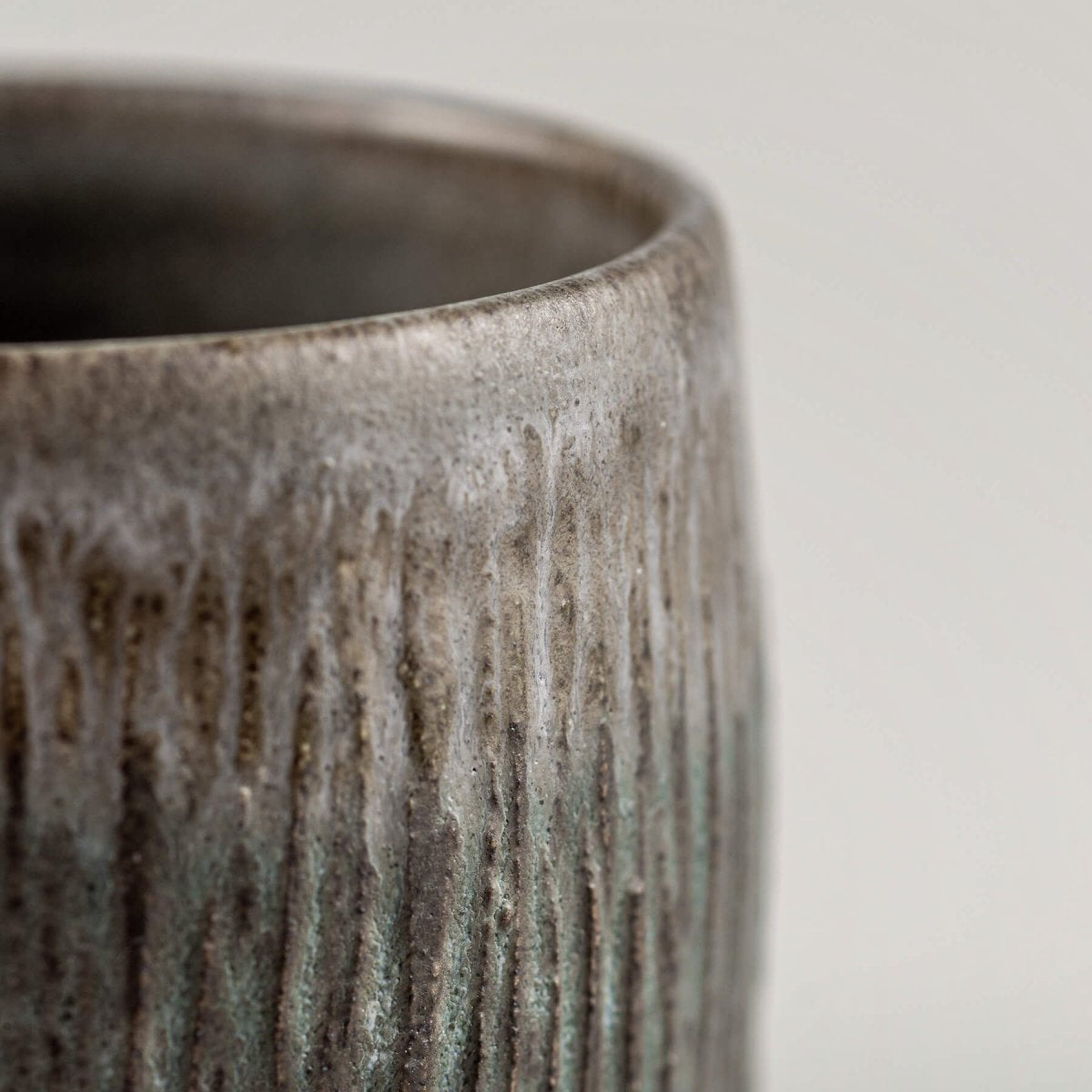 Stoneware coffee cups in dark matte finish, ideal for fine dining restaurants and boutique hotel interiors.