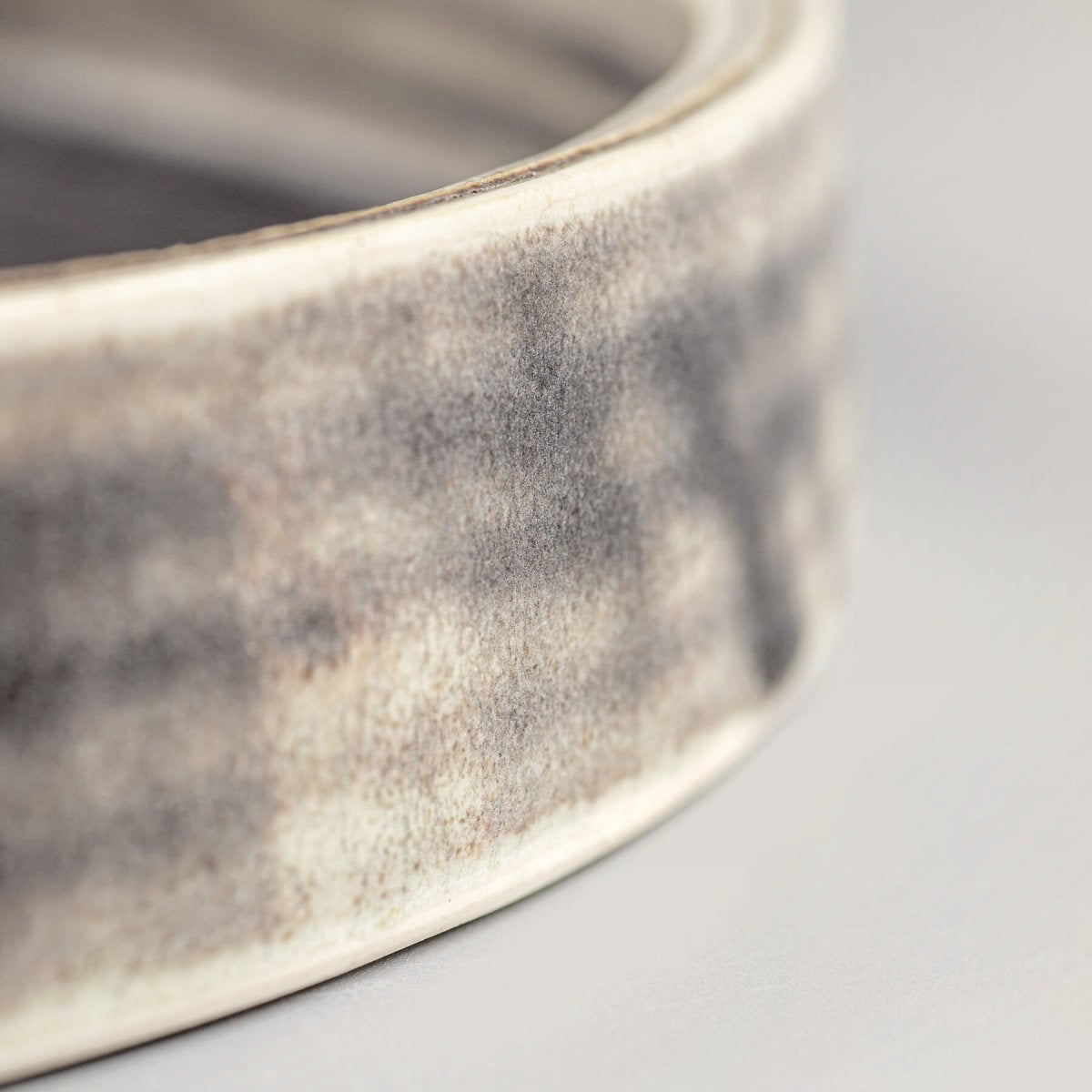Precision-crafted plate base with clean lines, ideal for elegant plating and interior design styling.