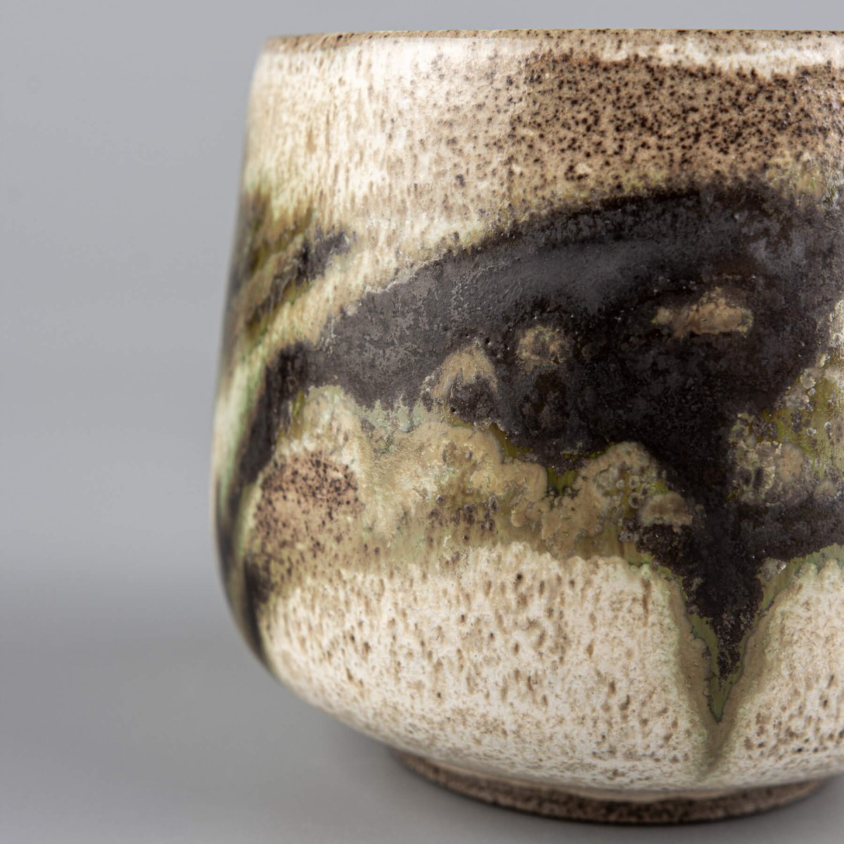 Elegant stoneware mugs with one-of-a-kind glaze effects for culinary presentation.