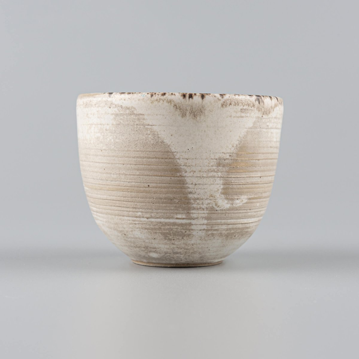 Handcrafted stoneware coffee cups with matte glaze, perfect for home, fine dining, and boutique hotel tableware.