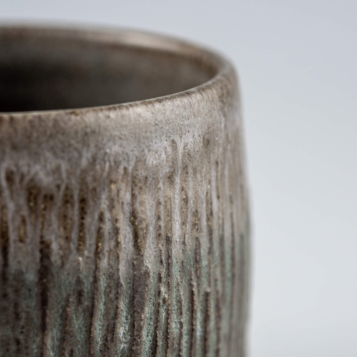 Stoneware coffee cups in dark matte finish, ideal for fine dining restaurants and boutique hotel interiors.