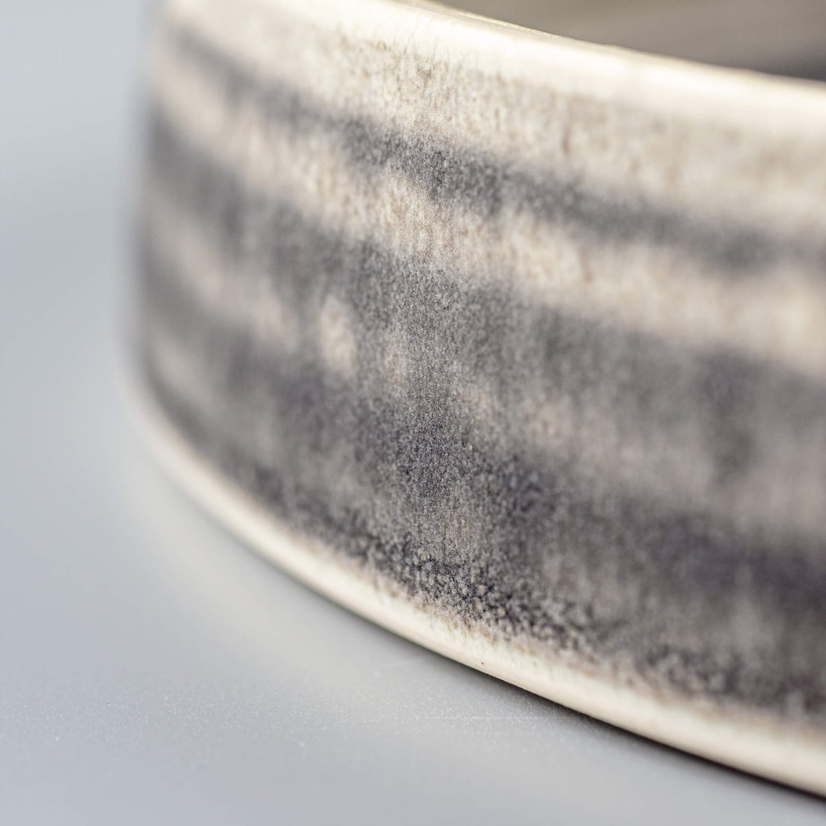 Detail of the ceramic plate’s rim highlighting precision craftsmanship and minimalist aesthetic.